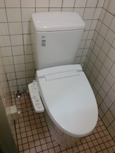 大阪市天王寺区　LIXILアメージュZ　和式から洋式トイレにリフォーム　トーシン