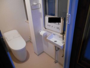 大阪市天王寺区　和式から洋式トイレにリフォーム　LIXILプレアス　手洗い　介護