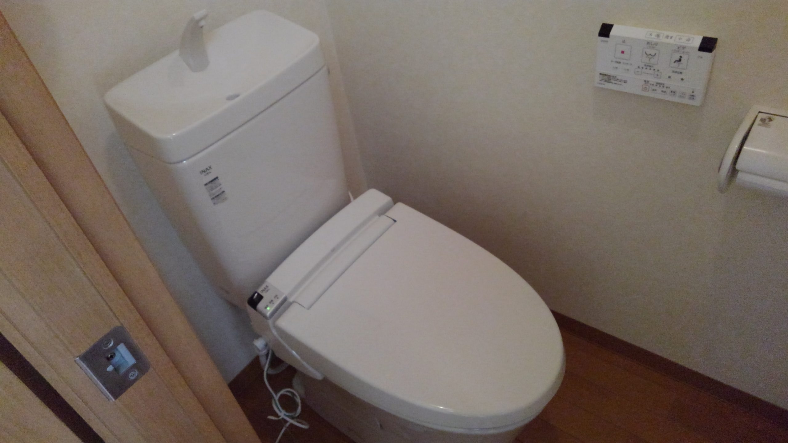大阪市中央区　マンションのトイレ取替リフォーム工事　一体型トイレ→普通トイレに交換