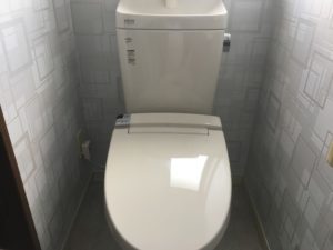 大阪市東住吉区　トイレリフォーム　LIXILアメージュZ　内装とシャワートイレに少しこだわりました