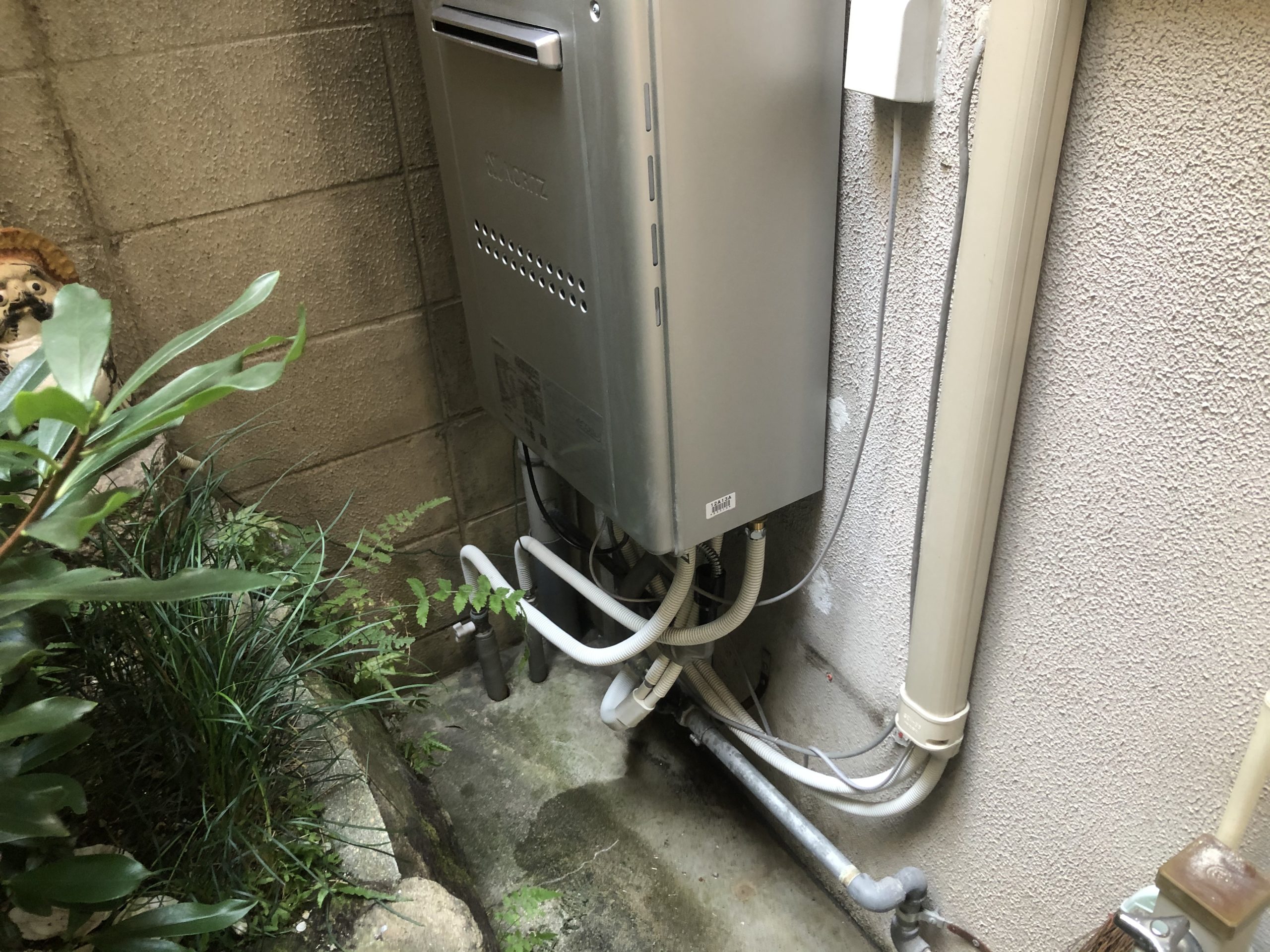 大阪市住吉区　戸建て住宅の給湯器（湯沸し器）取替リフォーム工事