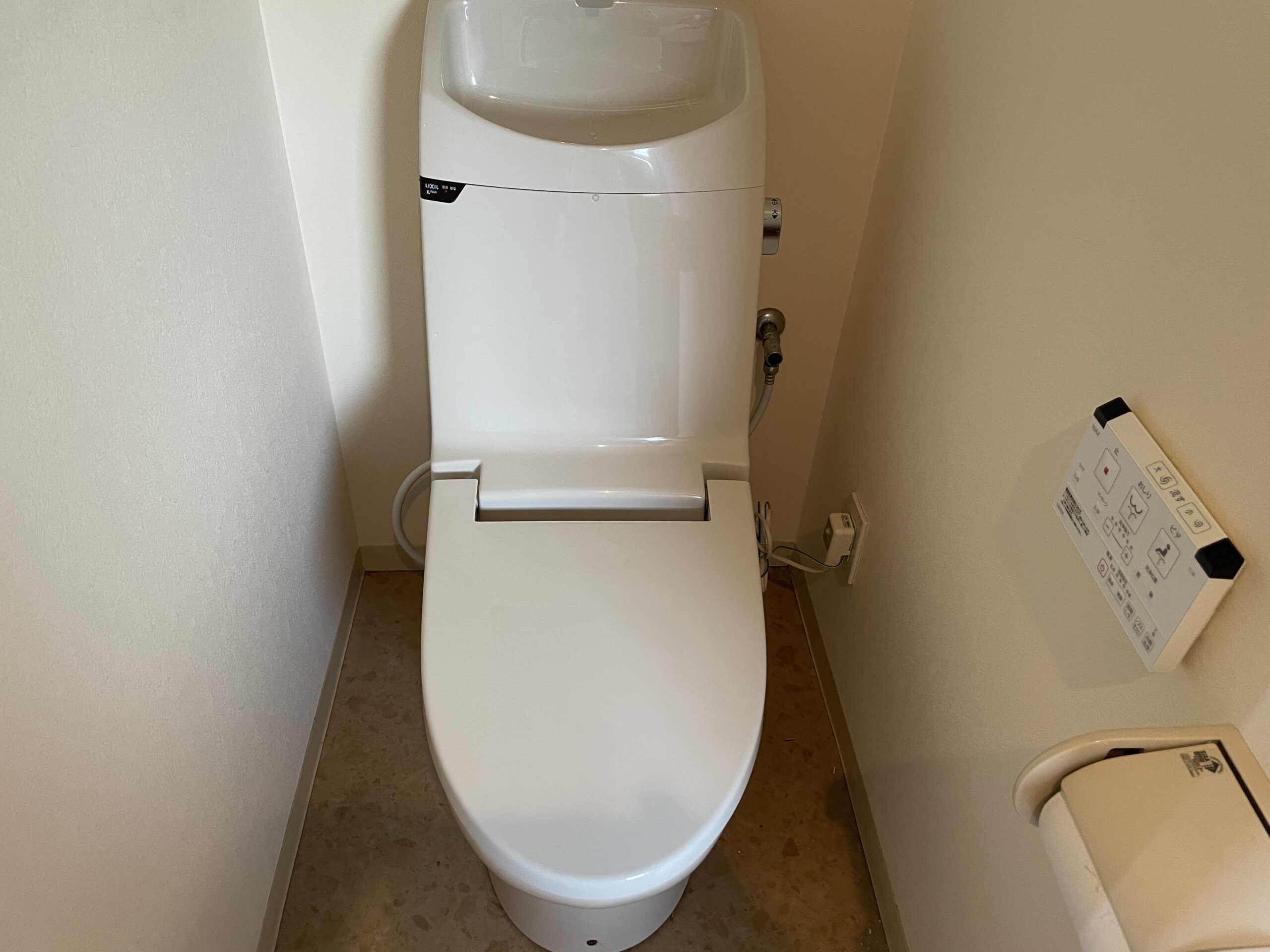 大阪市中央区　マンションの一体型トイレ取替リフォーム工事　LIXIL一体型トイレ