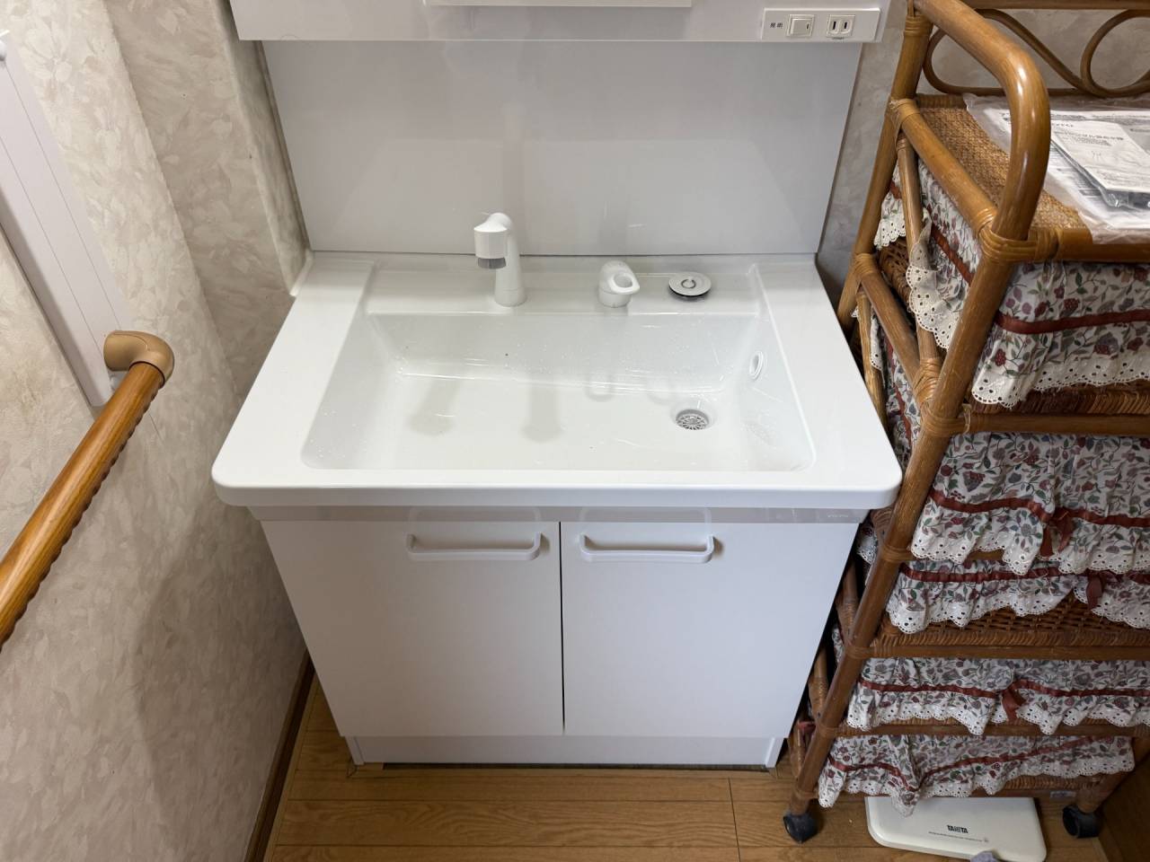 大阪市天王寺区　戸建て住宅の洗面化粧台取替リフォーム工事　洗面ボウルが割れた