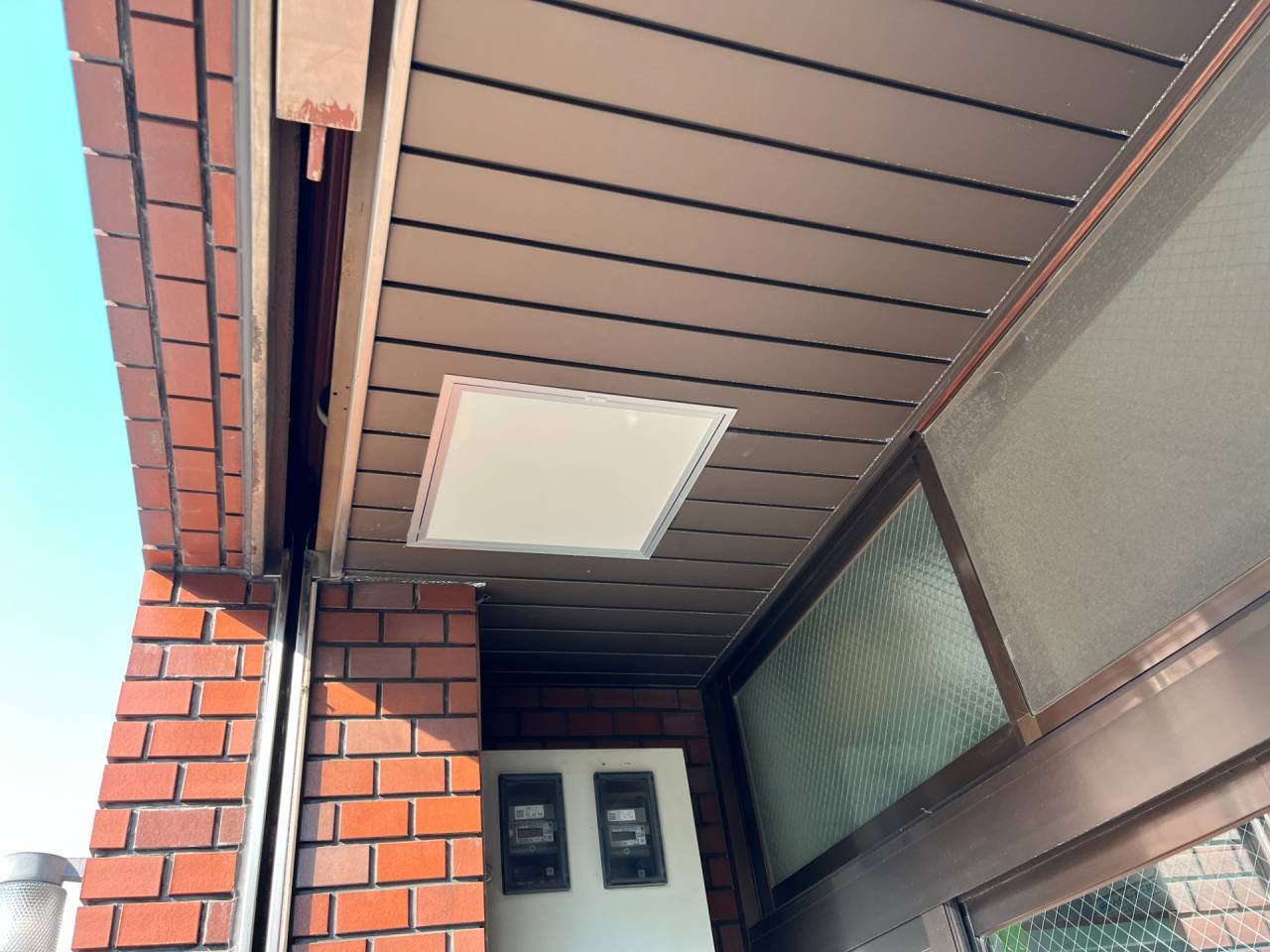 大阪市天王寺区　テナントビルの点検口取替工事