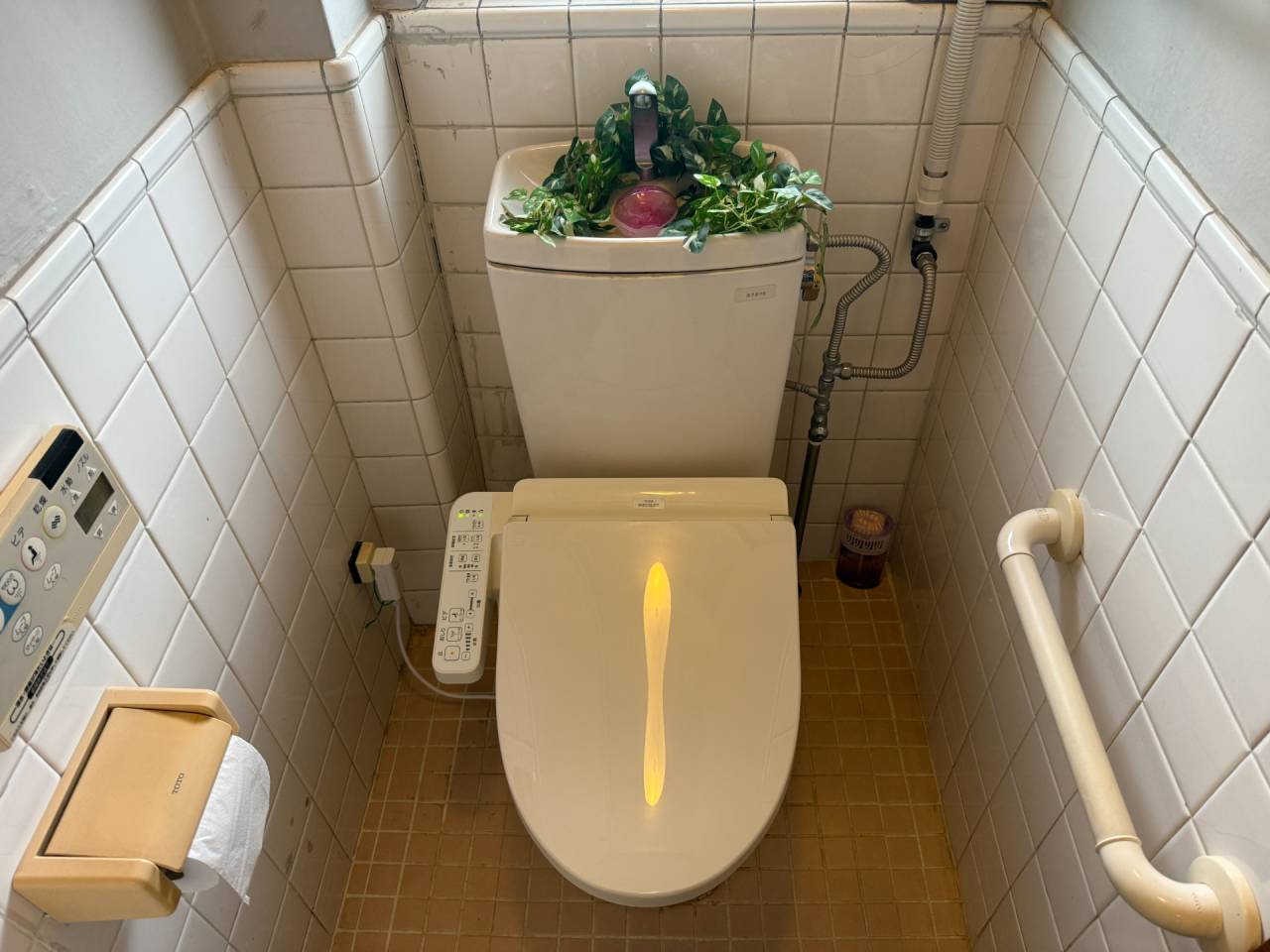 大阪市東住吉区　戸建て住宅のウォシュレット取替リフォーム工事