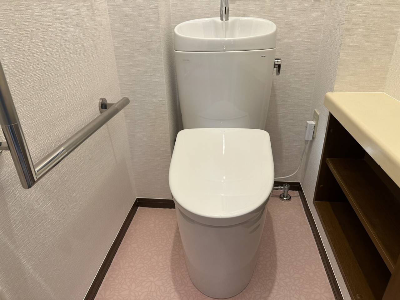 大阪市阿倍野区　戸建て住宅のトイレ取替リフォーム工事　ピュアレストＥＸ