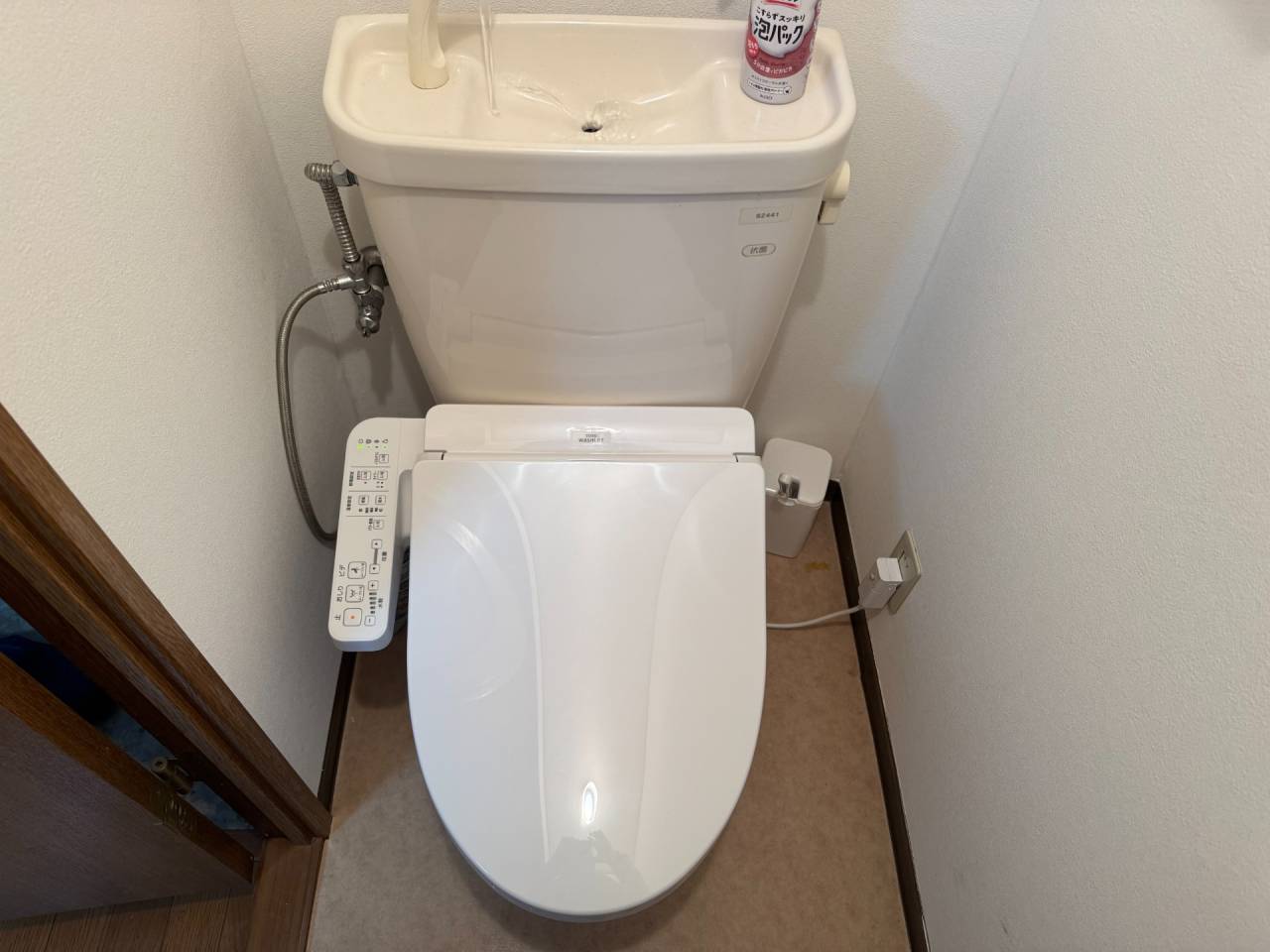 大阪市天王寺区　マンションのウォシュレット取替リフォーム工事　茶色いネバネバ