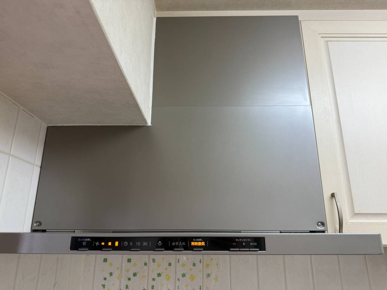 大阪市天王寺区　戸建て住宅のレンジフード取替リフォーム工事