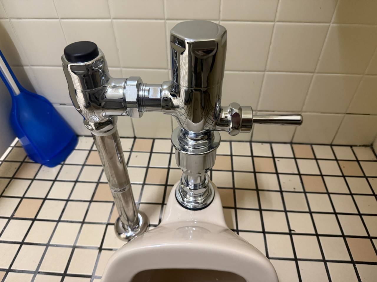 大阪市天王寺区　テナントビルのフラッシュバルブ取替リフォーム工事