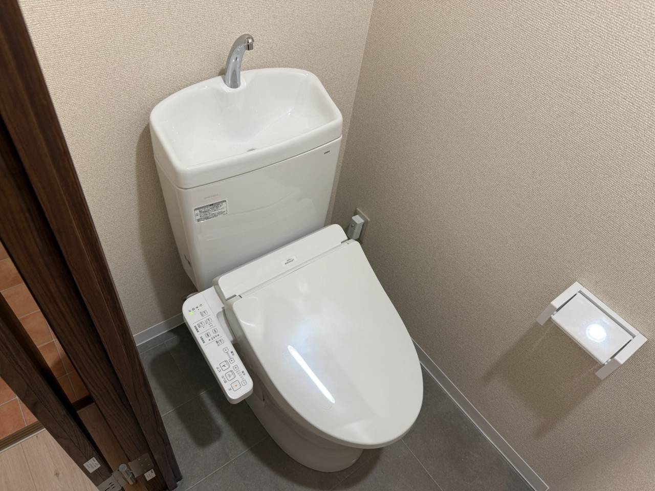 大阪市浪速区　マンションのトイレ取替リフォーム工事