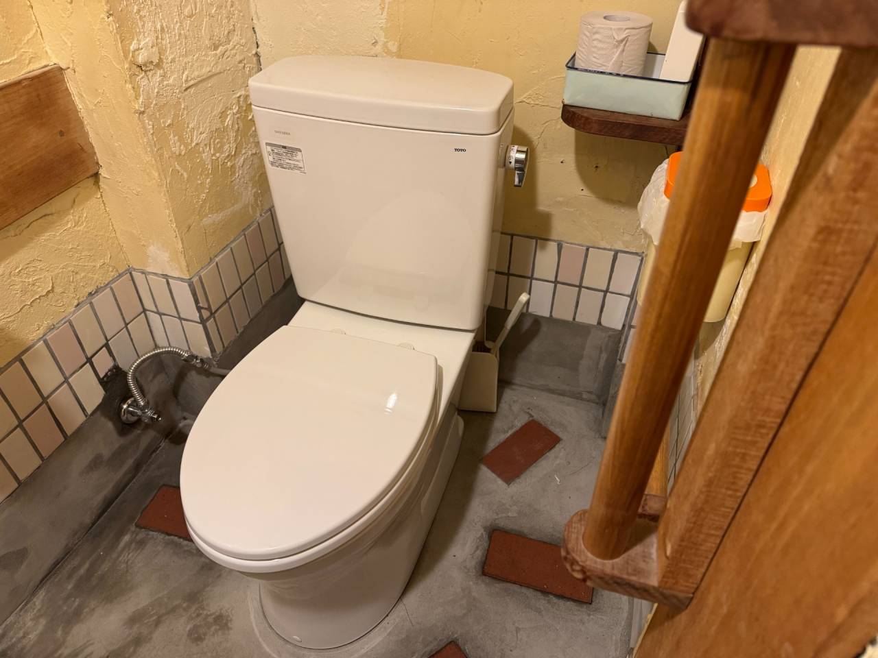 大阪市中央区　テナントビル内店舗のトイレリフォーム工事　和式から洋式