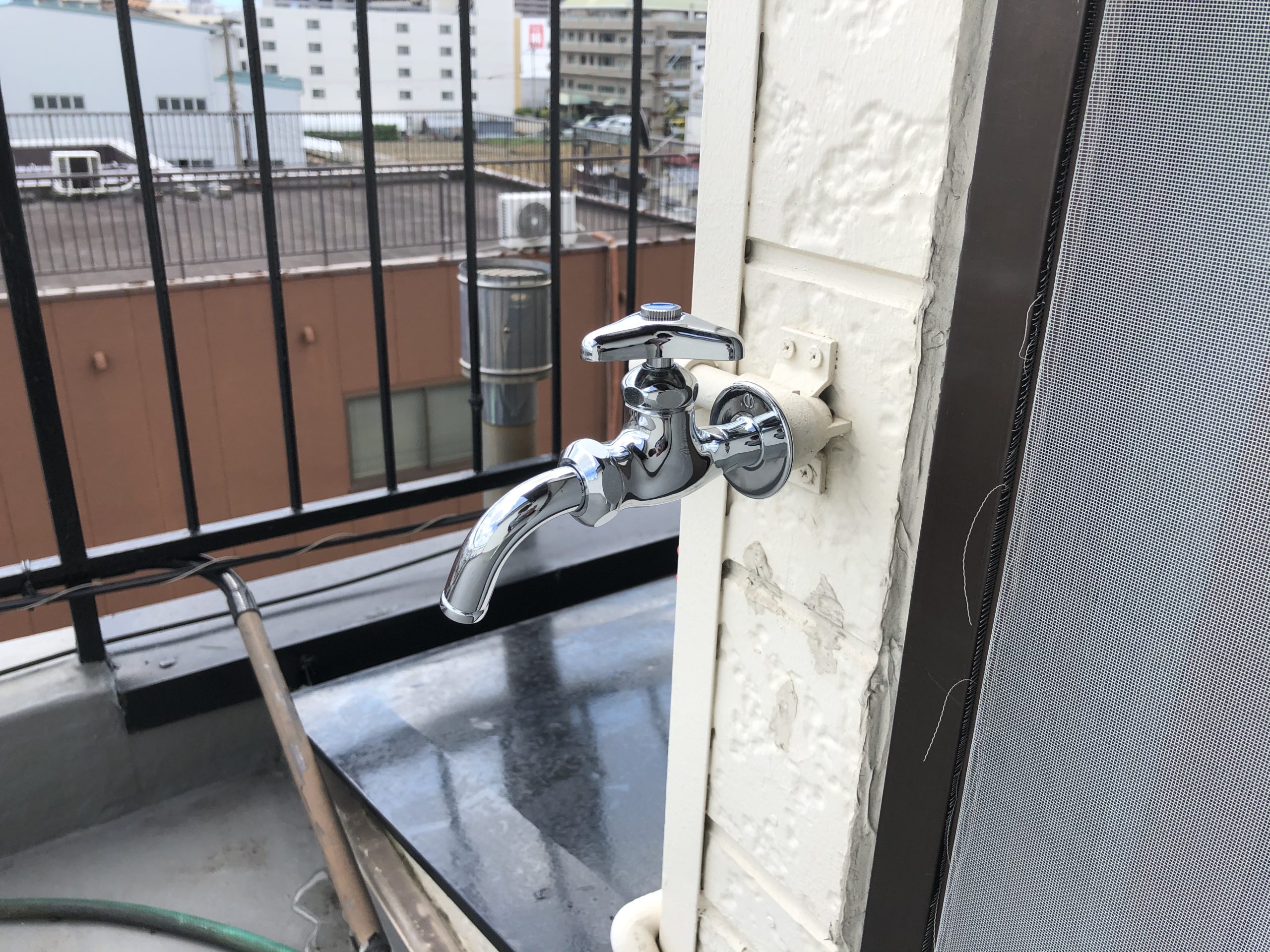 大阪市天王寺区　マンション屋上の散水栓用蛇口取替リフォーム工事