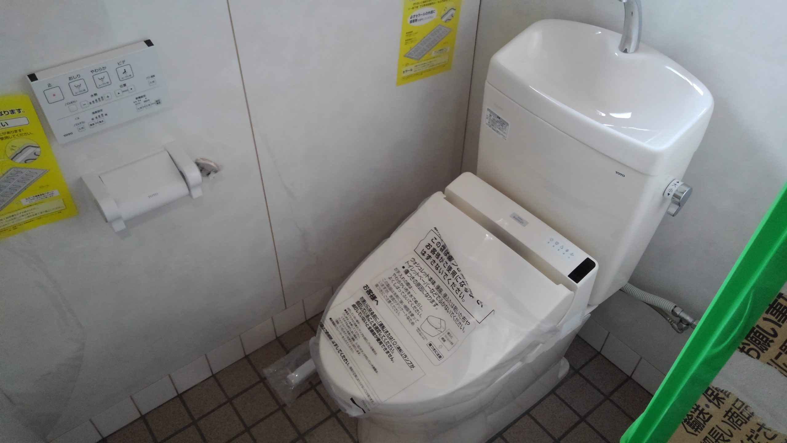 大阪市東住吉区　倉庫の改修工事⑤　洋式トイレの設置工事