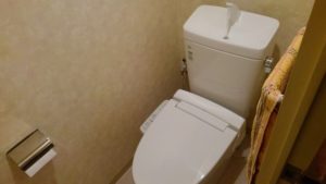 大阪市中央区　トイレリフォーム施工事例　洋式から洋式の取替　内装は床だけで綺麗に仕上がりました