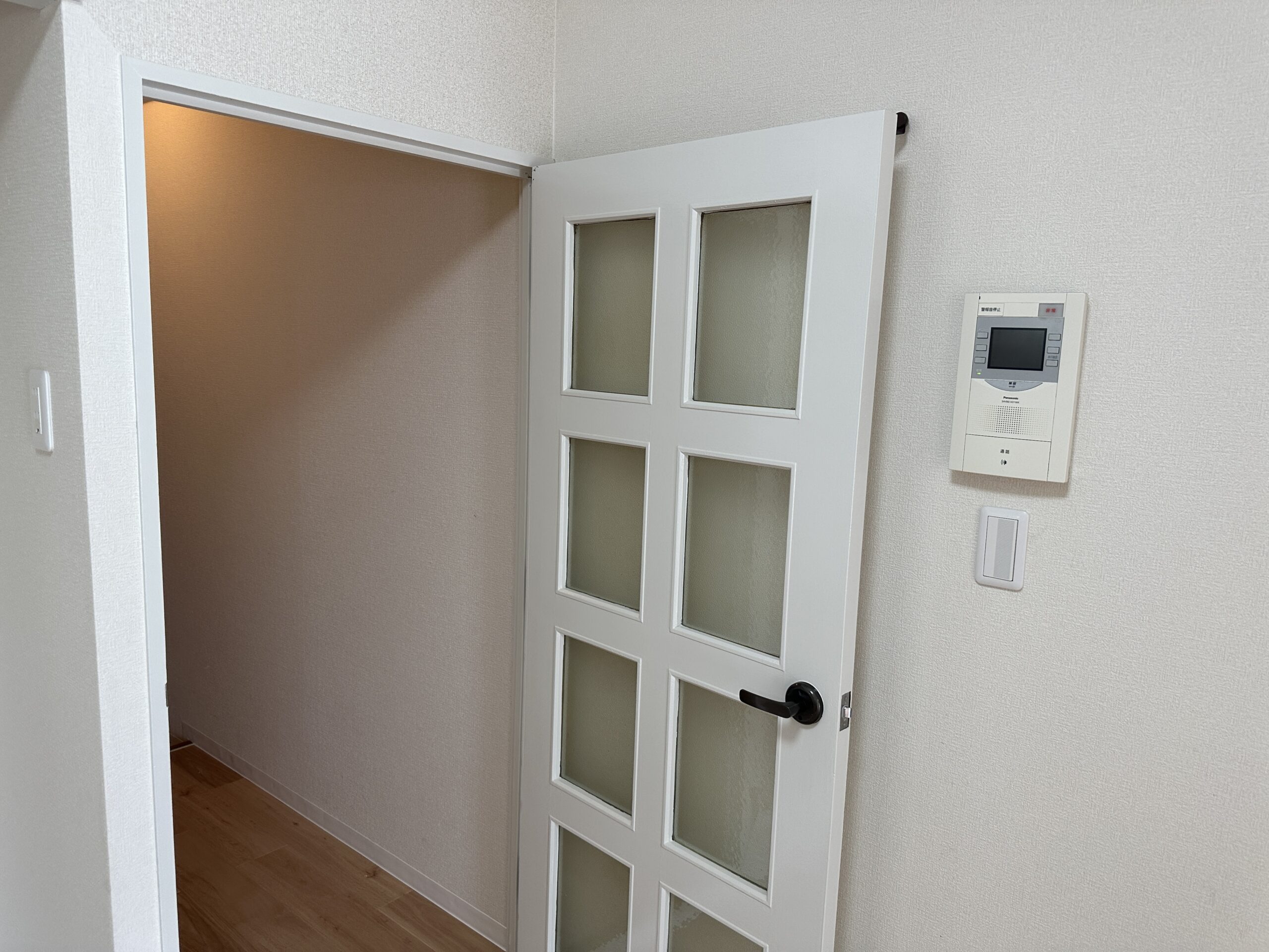 大阪市浪速区　マンションの室内小物交換及び塗装補修工事　　