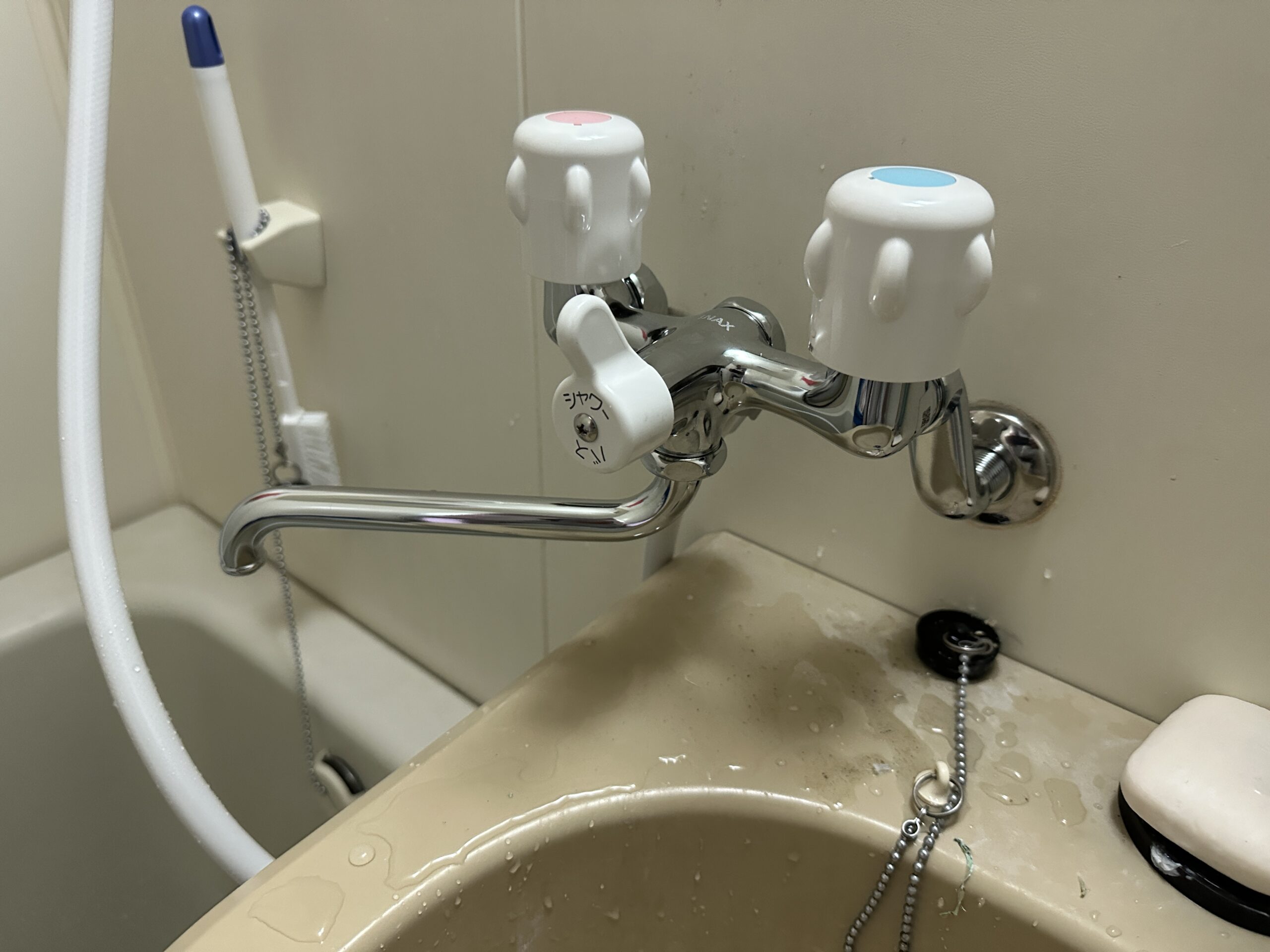 大阪市阿倍野区　マンションの浴室用蛇口取替リフォーム工事　シャワーホースが抜けてしまった