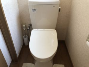 大阪市東住吉区　戸建て住宅の洋式トイレ取替施工事例　洋式から洋式トイレ　TOTOピュアレストとアプリコット