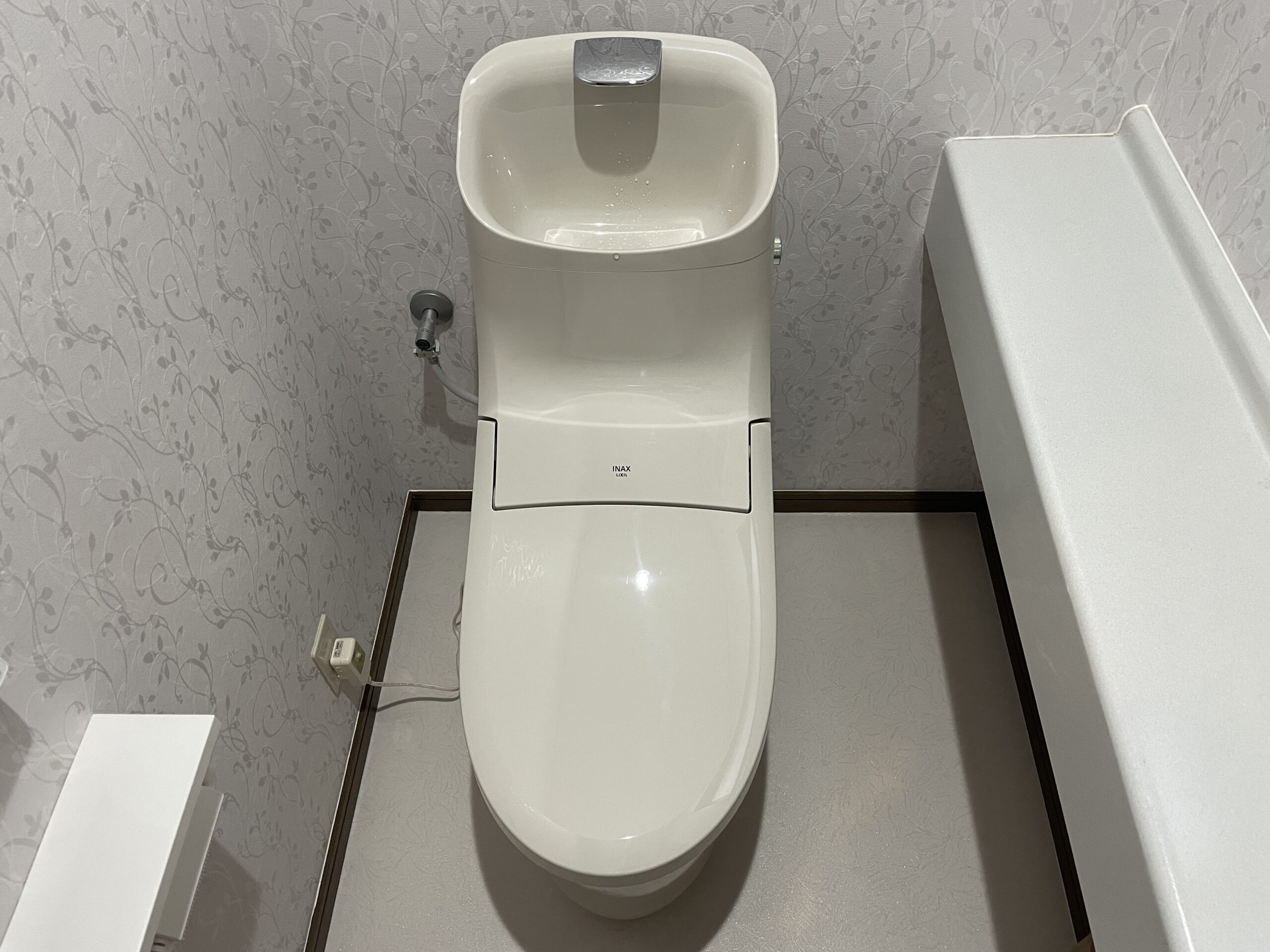 大阪市阿倍野区　戸建て住宅のトイレ取替リフォーム工事　LIXIL　プレアスHS