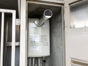 大阪市東住吉区　マンションの給湯器（湯沸し器）の取替施工事例です　台風の影響か動かなくなりました